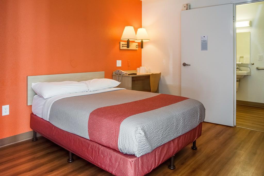 Motel 6-Kelso, Wa - Mt. St. Helens Bagian luar foto