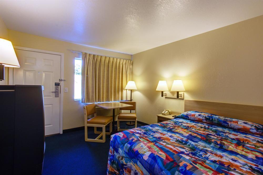 Motel 6-Kelso, Wa - Mt. St. Helens Bagian luar foto