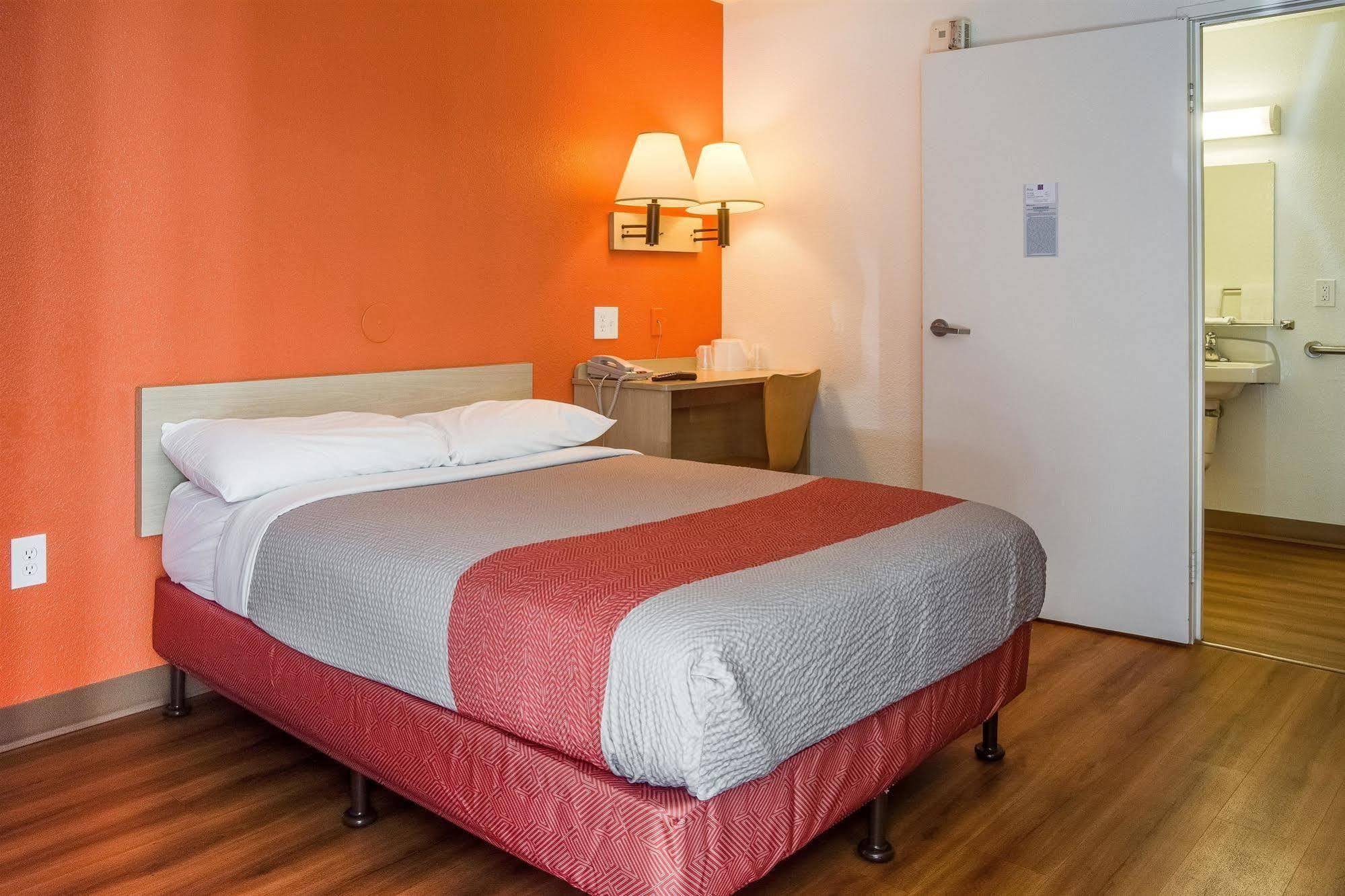 Motel 6-Kelso, Wa - Mt. St. Helens Bagian luar foto